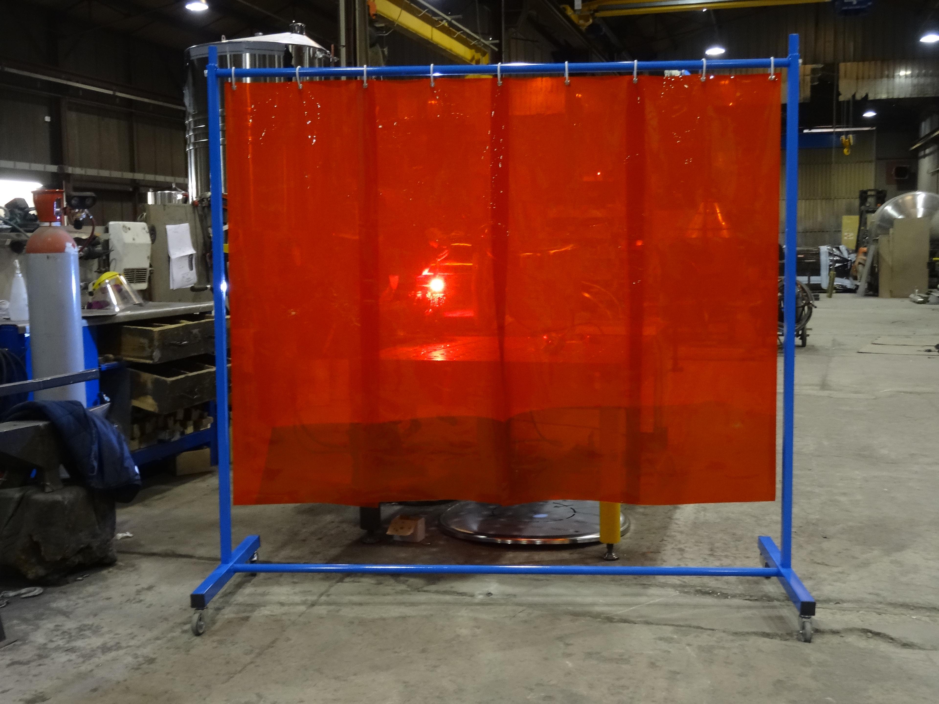 ECRAN MOBILE DE SOUDAGE 2 BRAS A PANNEAU ROUGE Ht.2100 mm