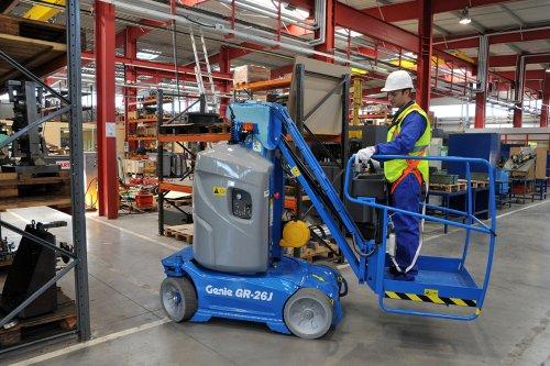 NACELLE ELEVATRICE ELEC A MAT VERTICAL AVEC PENDULAIRE
