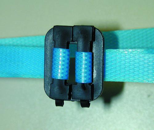 BOUCLES PLASTIQUES AUTOBLOQUANTES