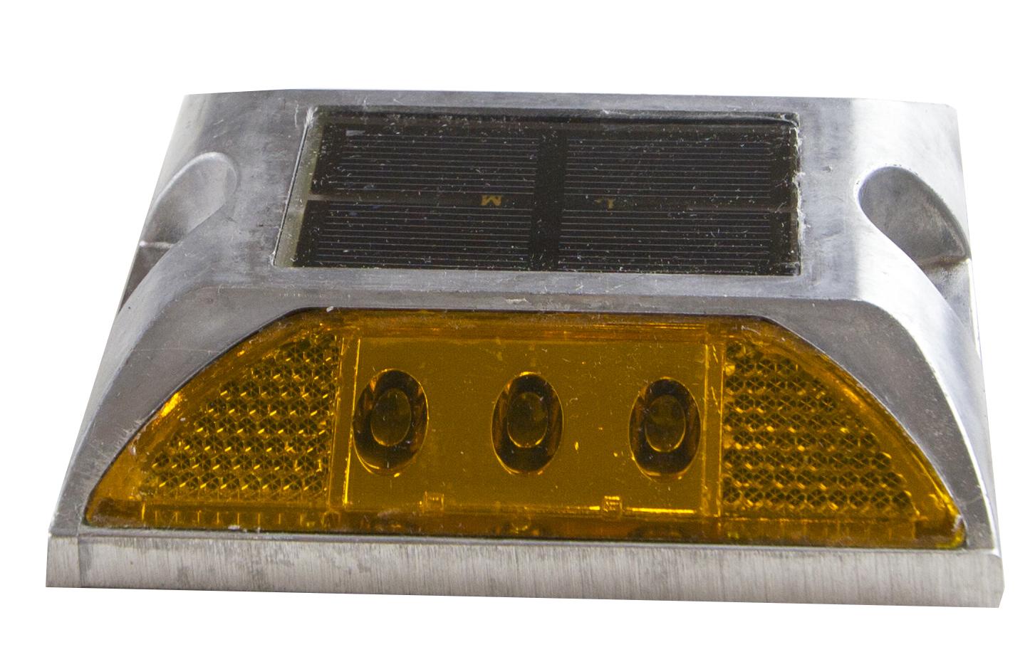 PLOT SOLAIRE A LED ET REFLECTEUR DE ROUTE